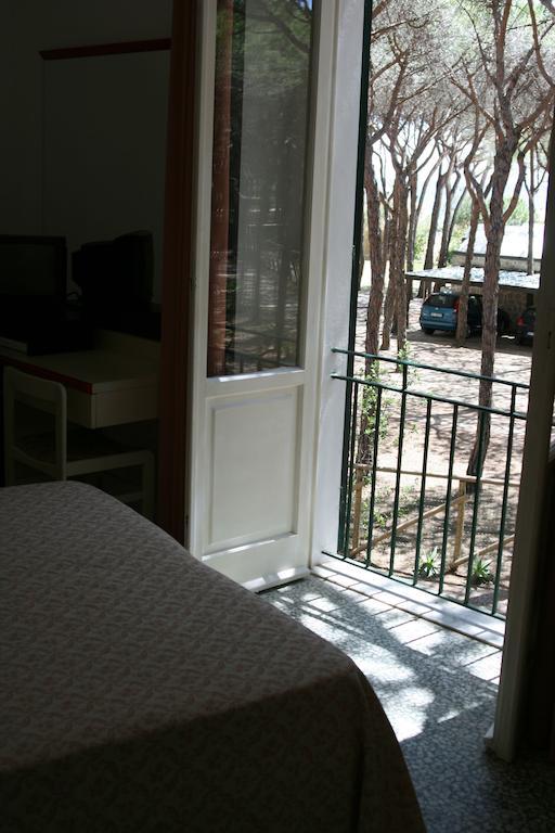 מרינה די קמפו Hotel Villa Nettuno חדר תמונה